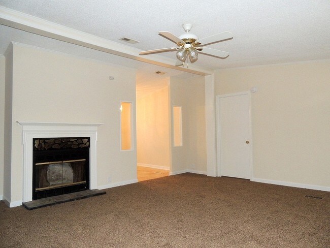 Building Photo - 3018 Granite Dr NE