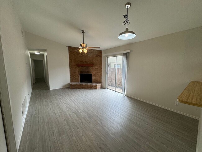 Foto del edificio - UPDATED 3 BEDROOM 2 BATH DUPLEX IN NEISD