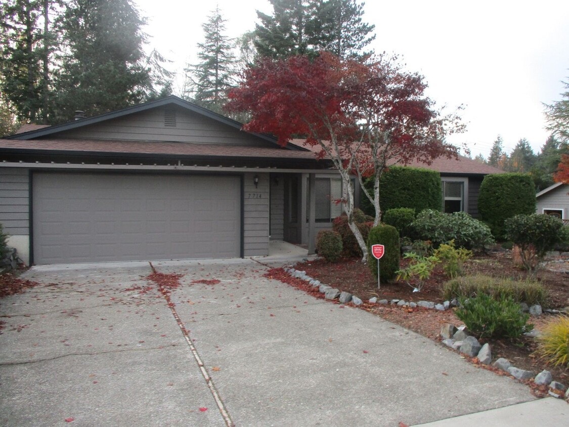 Primary Photo - 2 Bedroom 1 Bathroom Rambler walking dista...