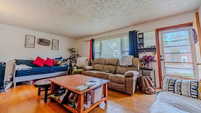 Foto del edificio - 203 Airport Rd