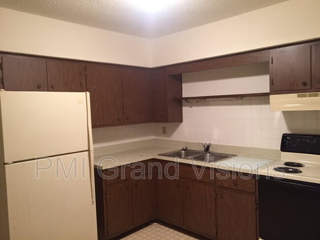 Building Photo - 333 Southland Dr