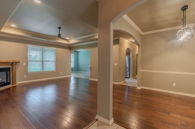 Building Photo - 4 BR Farmington Home!