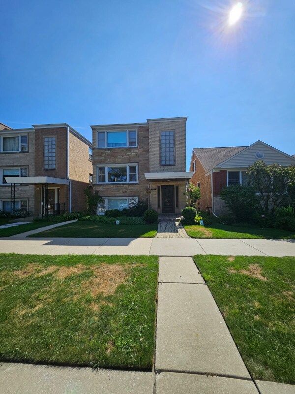 Photo - 4133 N McVicker Ave Apartment