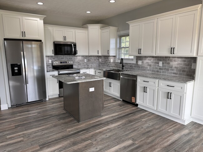Building Photo - 824 Otter Creek Rd