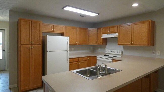 Foto del edificio - 2 bed/2 bath end unit in Gainesville