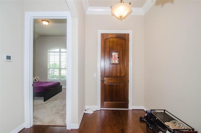 Foto del edificio - 5011 Wheaton Park Dr