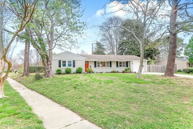 Building Photo - Stylish 3-Bed Brick Home in Central VB!