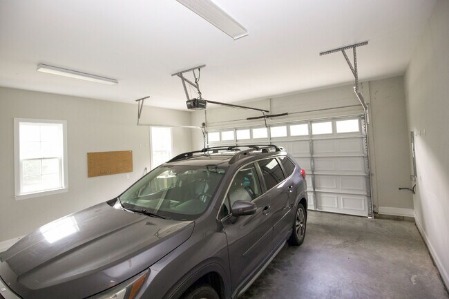 Building Photo - 25 Forrest Dr