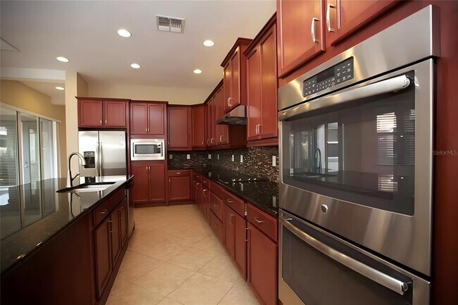 Foto del edificio - 14029 McFadden Ln