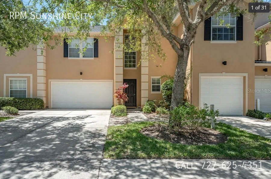 Foto principal - Beautiful 3-Bedroom Townhome in Gated Tamp...