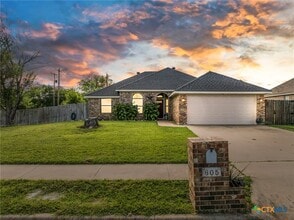 Building Photo - 605 Paintbrush Dr