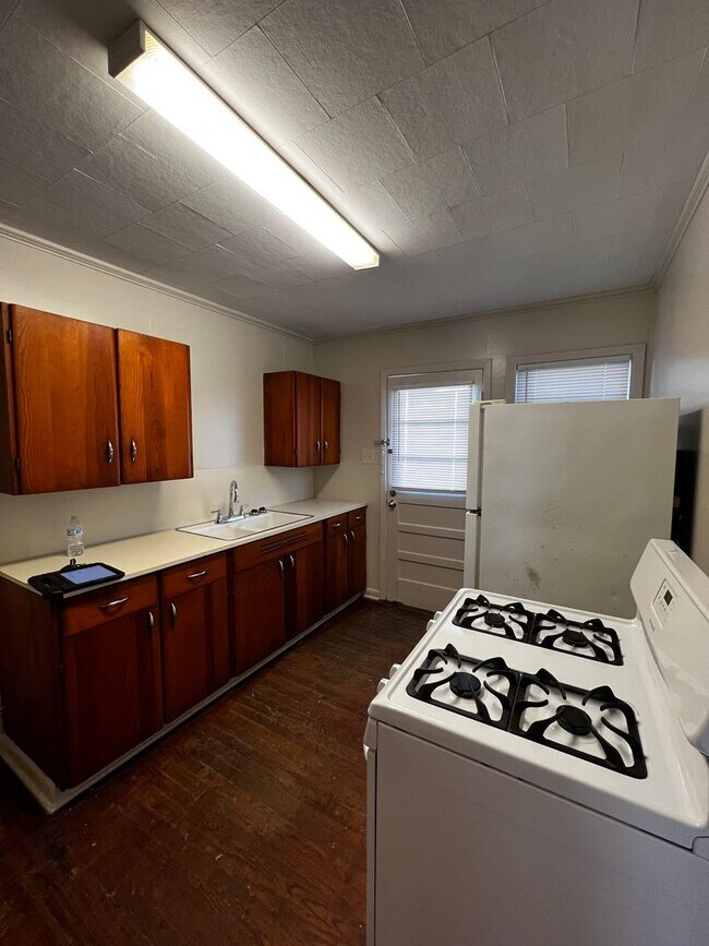 Building Photo - 118 St. Michael