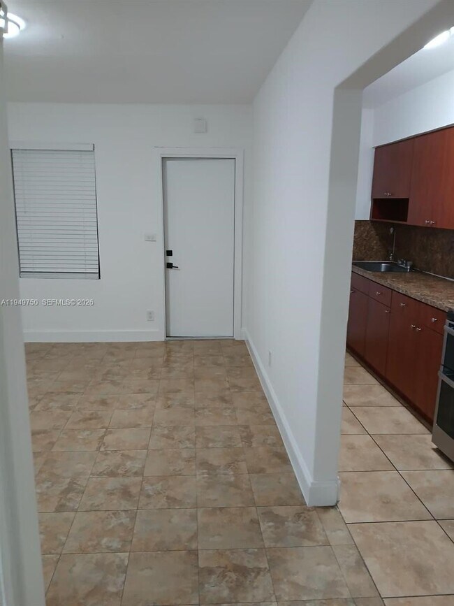 Foto del edificio - 505 NE 82nd St