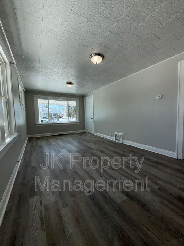 Building Photo - 1703 2nd Ave S