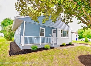 Building Photo - 57 Golden Glow Circus