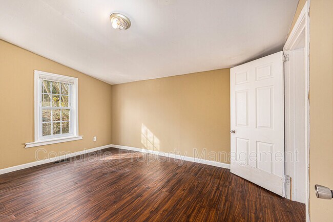 Building Photo - 540 1st Ave NE