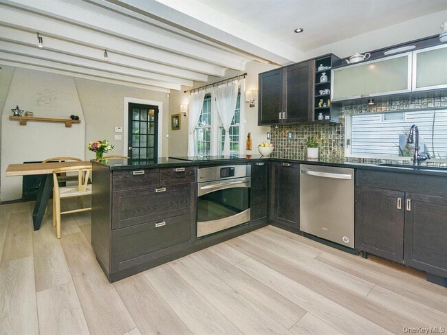 Foto del edificio - 20 Oldwood Rd S