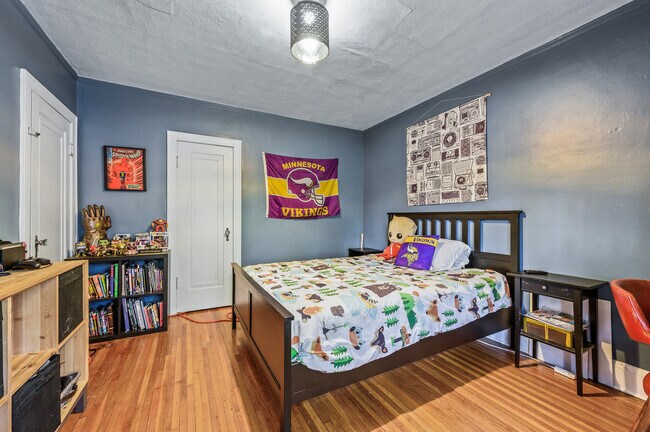 Foto del edificio - 4053 Quail Ave N