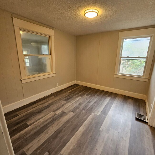 Building Photo - 5659 Indiana Ave | 3 BDRM 1 BATH | 1124 SQFT
