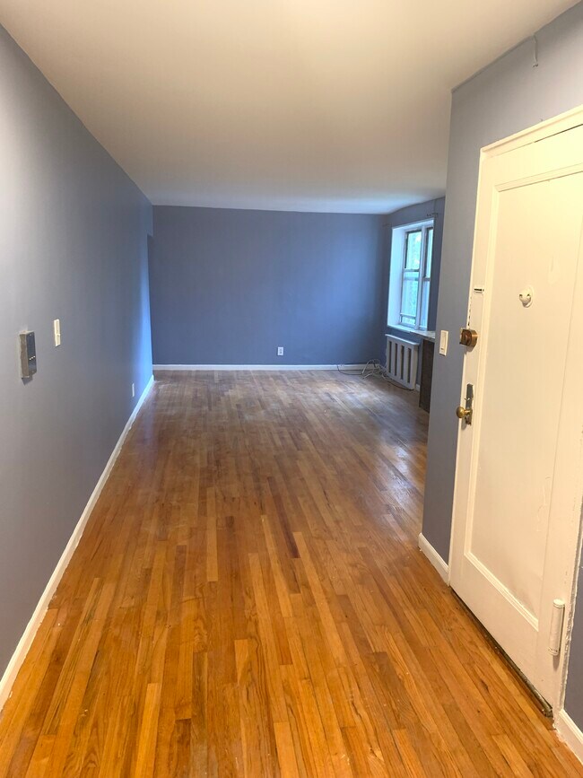Large Unit - 20 Eastchester Rd