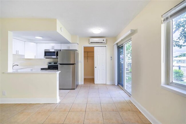 Building Photo - 391 SE 19th Ave