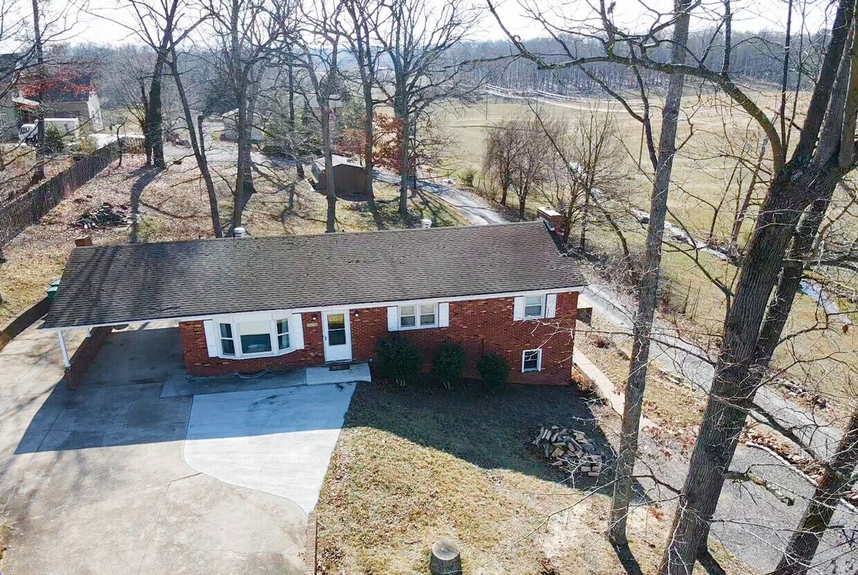 Primary Photo - Adorable 3 bed 2 bath home with all utilit...