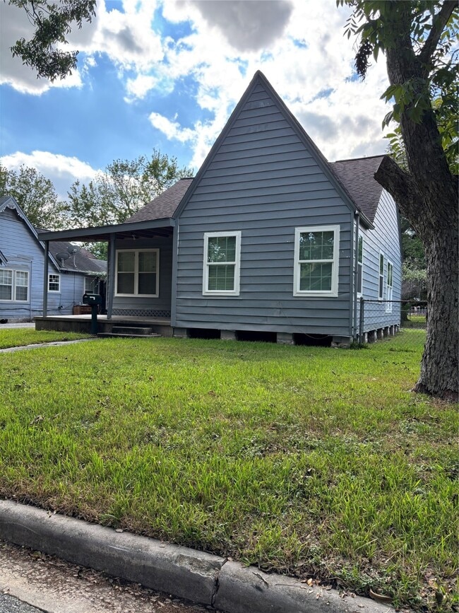 Building Photo - 917 N Gaillard St