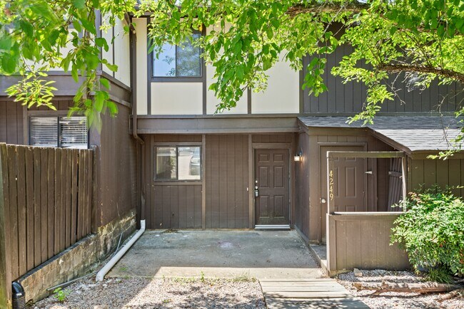 Building Photo - 4249 Lake Ridge Dr