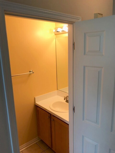 Foto del edificio - 2235 Lake Ridge Dr