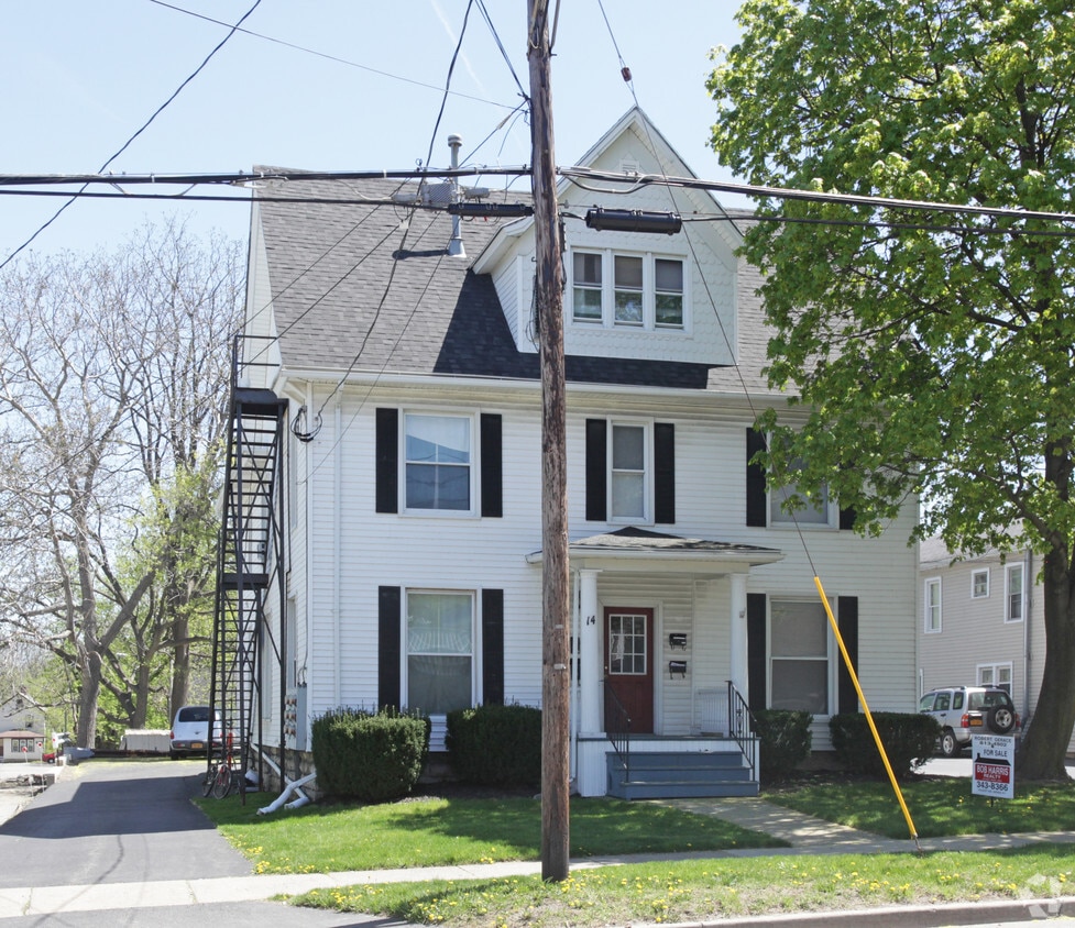 14 Lake Street Apartments in Le Roy, NY