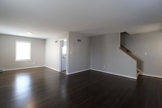 Foto del edificio - February FREE On This 2 Bedroom 2 Bath Duplex In The Waldo Area