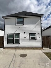 Building Photo - 7412 Pond St
