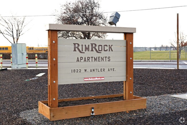 Foto del edificio - Rim Rock Villa Apartments