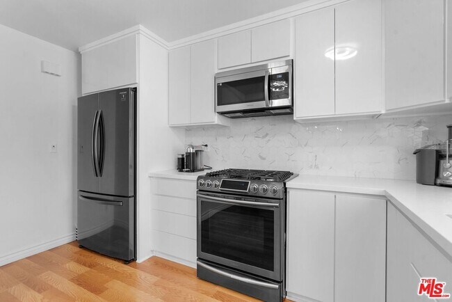 Foto del edificio - 5255 Coldwater Canyon Ave