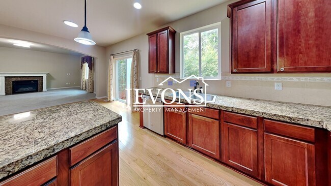 Building Photo - Spacious 5-bedroom home in a great community with 2-car garage, washer and dryer, just minutes fr...