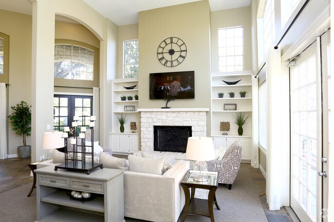 Interior Photo - Saratoga Ridge