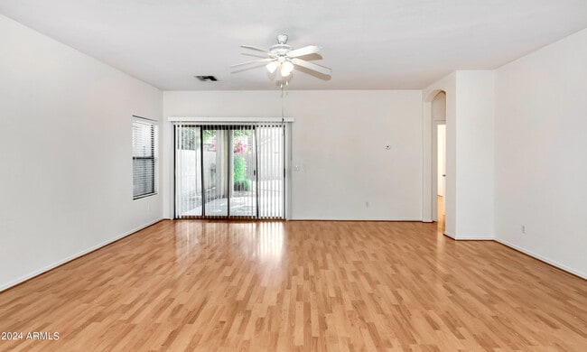 Foto del edificio - 12839 W Sells Dr