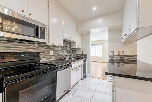 Foto del edificio - 2354 Fletcher Dr
