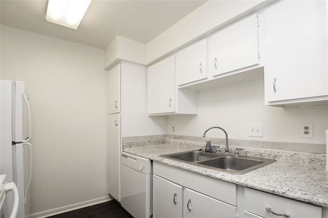 Building Photo - 8427 Hearth Dr