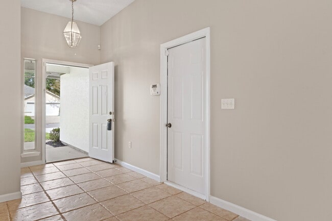 Front Entrance - 268 Southlake Dr