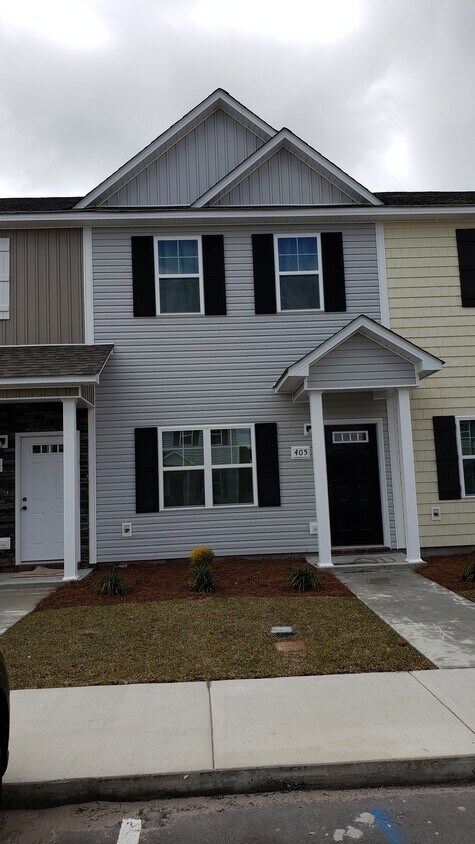 Foto principal - 409 Justice Farm Dr