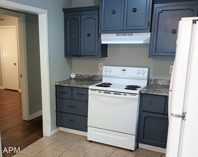 Building Photo - 3 br, 1 bath House - 409 10th Ave SW
