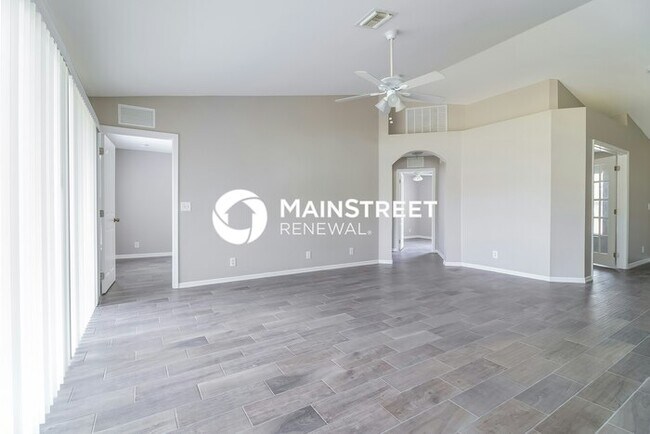 Foto del edificio - 3 Bedroom Pet-Friendly Home in Cape Coral, FL with Main Street Renewal