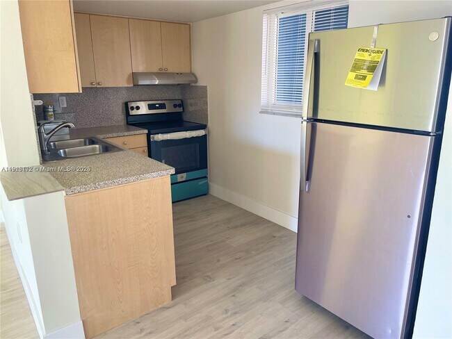 Foto del edificio - 3626 NE 168th St