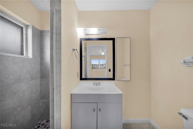 Foto del edificio - 4824 Lucaya Dr