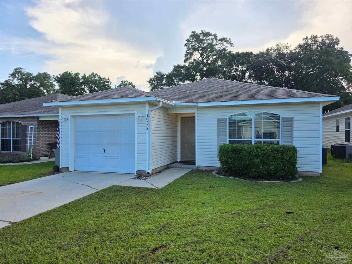Foto principal - 10552 Wilderness Ln