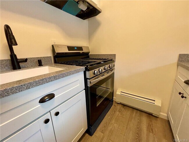 Foto del edificio - 27 Tanager Rd