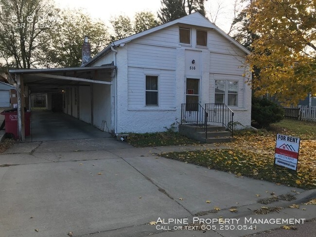 Building Photo - 516 N Walts Ave