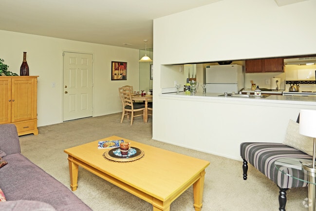 Interior Photo - Glengarry Park - Waterford Twp, MI