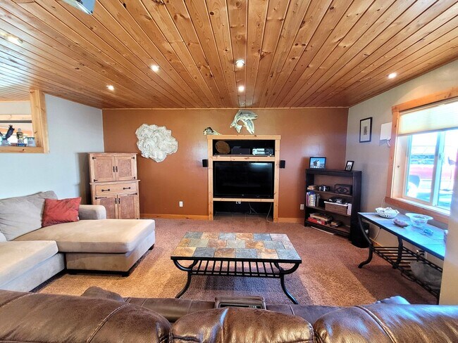 Building Photo - 63463 Gentry Loop